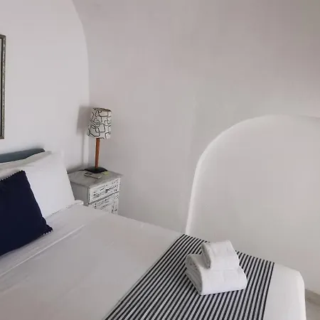 Zenith Blue Traditional 3* Imerovigli (Santorini)