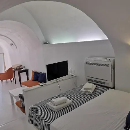 Zenith Blue Traditional Imerovigli (Santorini)