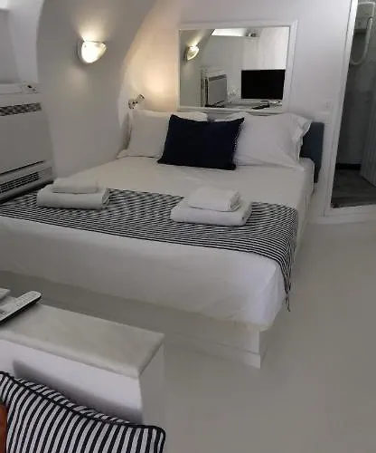 Zenith Blue Traditional Hotel Imerovigli (Santorini)