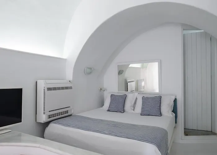Zenith Blue Traditional 3* Imerovigli (Santorini)