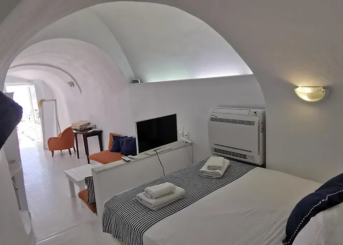 Zenith Blue Traditional Imerovigli (Santorini)