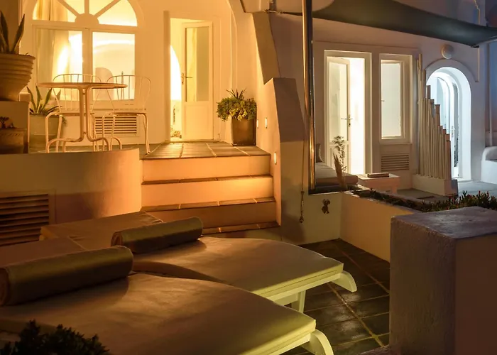 Zenith Blue Traditional Hotel